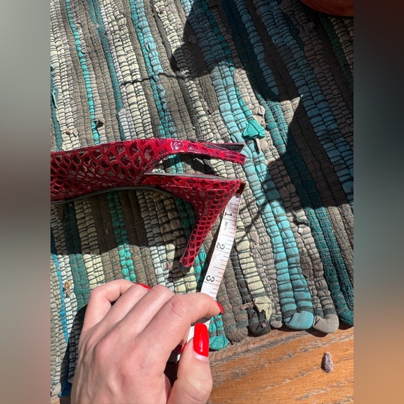 90s Vintage Stuart Weitzman Cherry Red Pointed Toe Stilettos Sz  8N - Picture 7 of 7